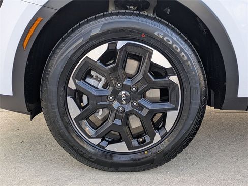Used 2024 Kia Sorento S image 31