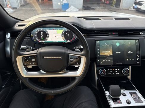 Used 2022 Land Rover Range Rover SE image 16