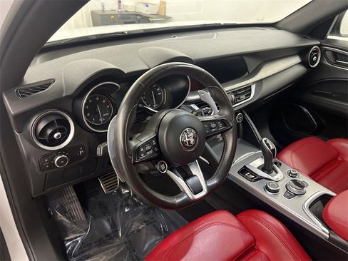 Used 2022 Alfa Romeo Stelvio Veloce image 18