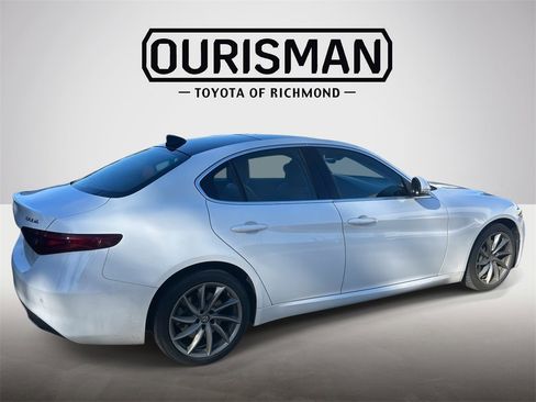 Used 2017 Alfa Romeo Giulia Sprint w/ Cold Weather Package image 3