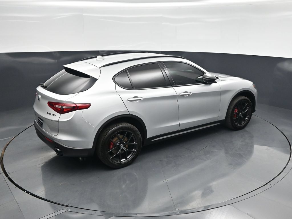 Used 2020 Alfa Romeo Stelvio w/ Nero Edizione RWD image 37
