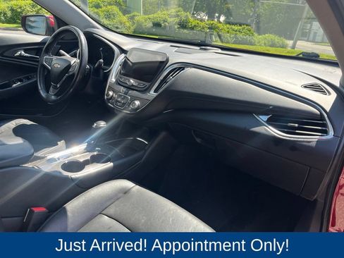 Used 2017 Chevrolet Malibu LT w/ Leather Package FWD image 14