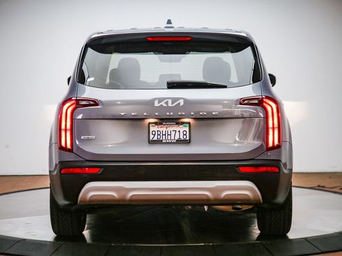 Used 2022 Kia Telluride LX AWD/4WD image 3