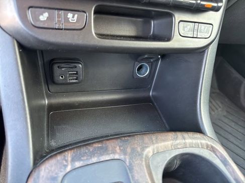 Used 2021 GMC Canyon Denali image 23