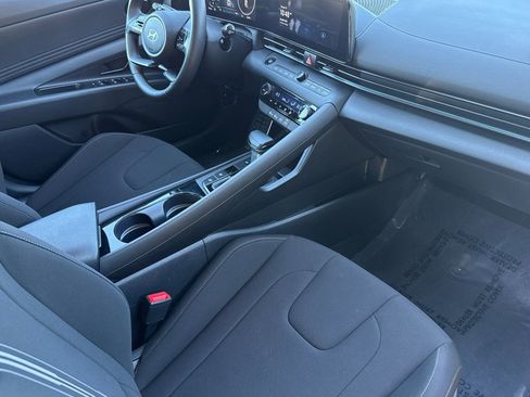 Certified 2025 Hyundai Elantra SEL image 18