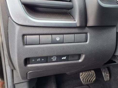 Used 2024 Nissan Rogue SV FWD image 6