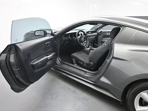 Certified 2017 Ford Mustang Coupe RWD image 9