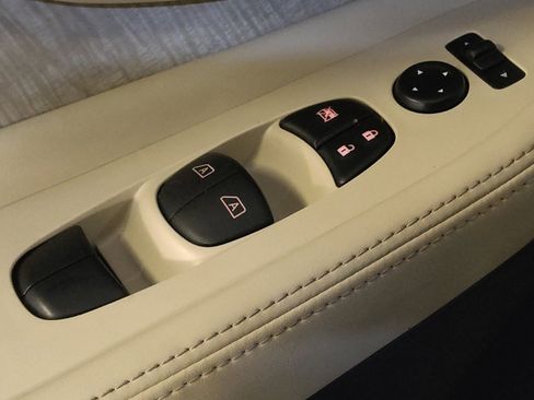 Used 2020 Nissan Murano SV w/ Premium Package image 27