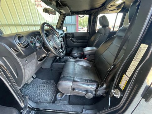 Used 2012 Jeep Wrangler Unlimited Sahara image 29