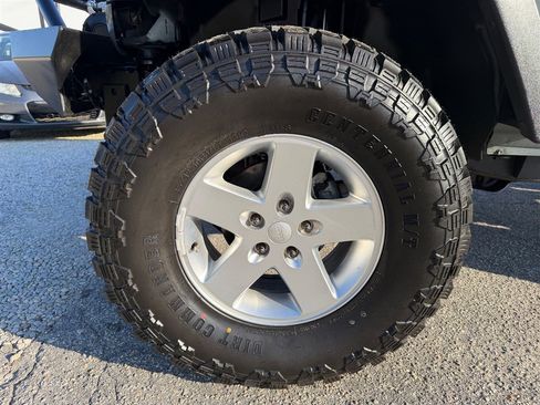 Used 2015 Jeep Wrangler Sport image 12