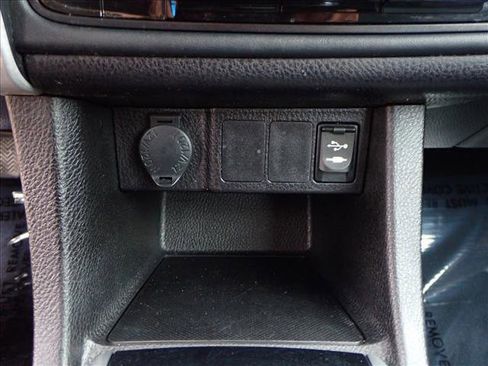 Used 2019 Toyota Corolla LE image 16