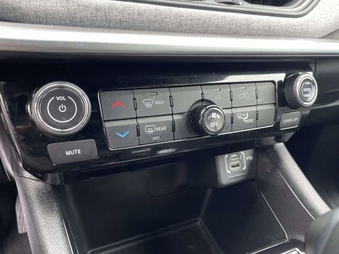 Used 2024 Jeep Compass Latitude image 25