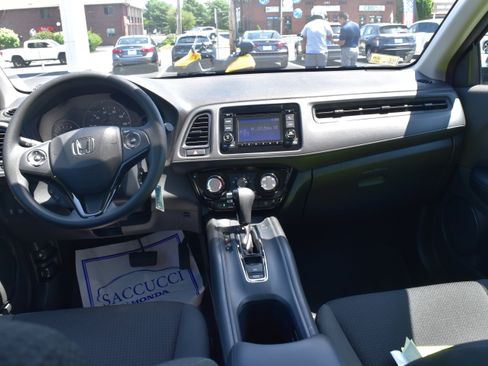 Certified 2021 Honda HR-V LX image 22