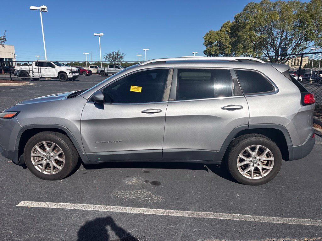 Used 2018 Jeep Cherokee Latitude FWD image 7