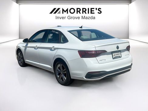 Used 2023 Volkswagen Jetta SE FWD image 7
