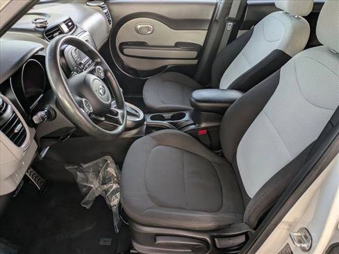 Used 2016 Kia Soul Base w/ Convenience Package image 15