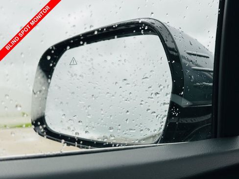 Used 2025 Kia Sorento S w/ Panoramic Sunroof Package FWD image 9