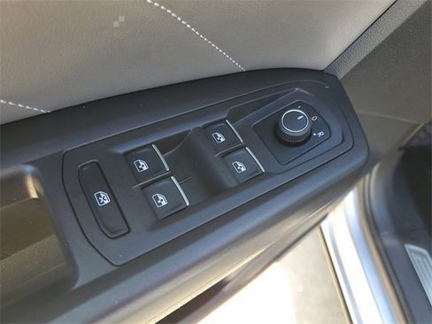 Used 2023 Volkswagen Atlas SE image 14