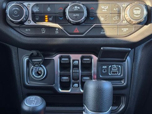 New 2026 Jeep Gladiator Sport image 18