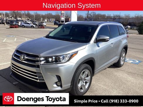 Used 2017 Toyota Highlander Limited image 3