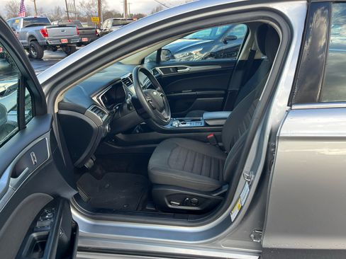 Used 2020 Ford Fusion SE image 11