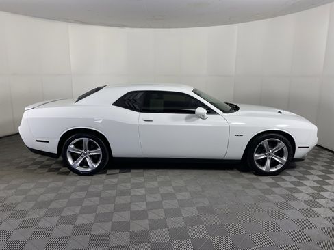 Used 2017 Dodge Challenger R/T image 4