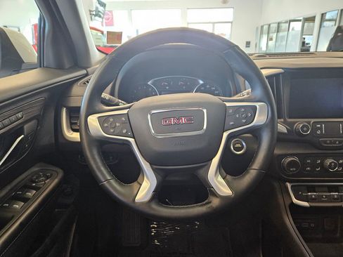 Used 2024 GMC Terrain SLT image 17