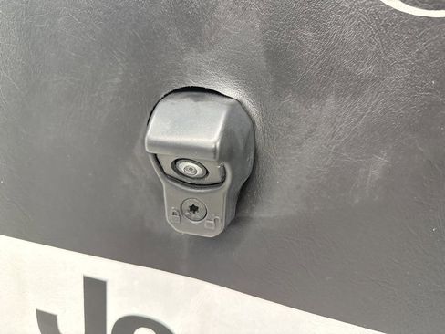 Used 2024 Jeep Wrangler Sport S image 7