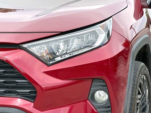 Used 2020 Toyota RAV4 XLE Premium image 16