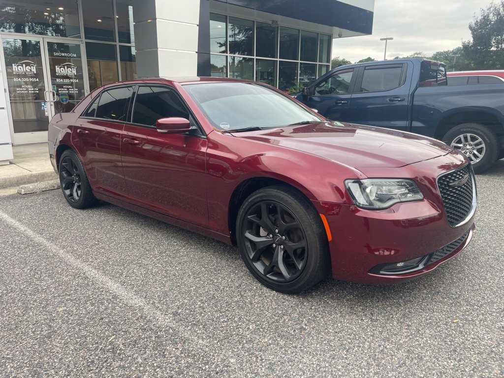 Used 2022 Chrysler 300 S RWD image 2