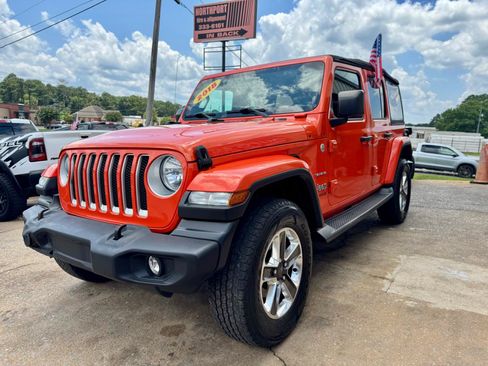 Used 2018 Jeep Wrangler Unlimited Sahara AWD/4WD image 6