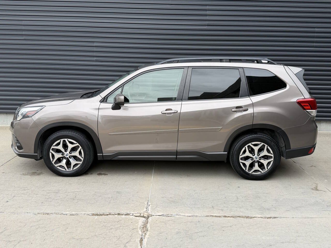 Used 2022 Subaru Forester Premium AWD/4WD image 9