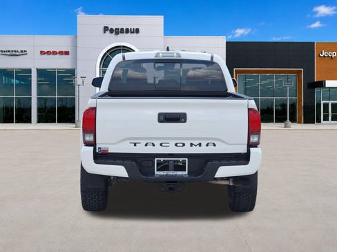 Used 2020 Toyota Tacoma SR5 w/ Technology Package AWD/4WD image 8