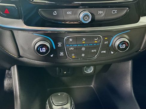 Used 2020 Chevrolet Traverse LT w/ Driver Confidence II Package AWD/4WD image 15