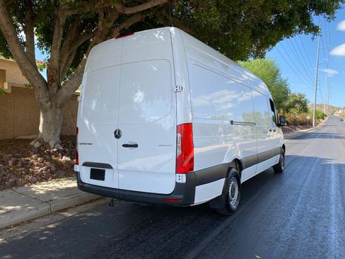 Used 2025 Mercedes-Benz Sprinter 2500 image 4