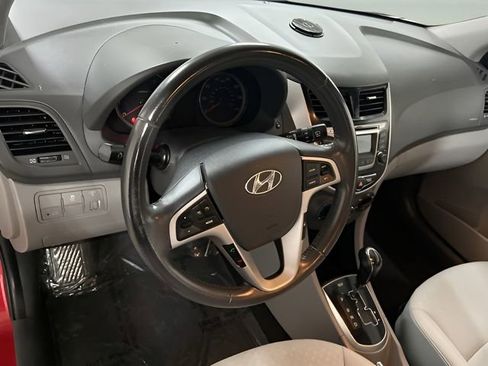 Used 2014 Hyundai Accent SE image 13