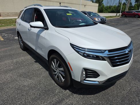 Used 2023 Chevrolet Equinox Premier AWD/4WD image 2