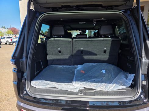 New 2026 Jeep Grand Wagoneer 4WD image 25