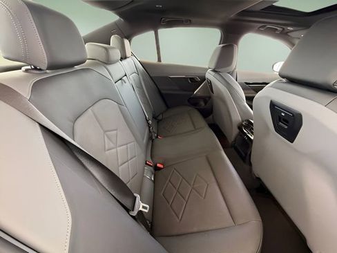 Used 2025 BMW 530i w/ Premium Package image 30