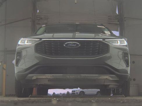 Used 2025 Ford Escape Platinum image 3