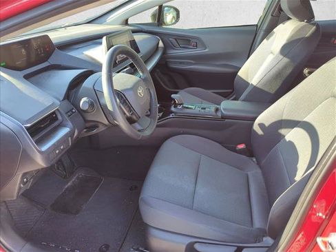 Used 2025 Toyota Prius LE FWD image 11