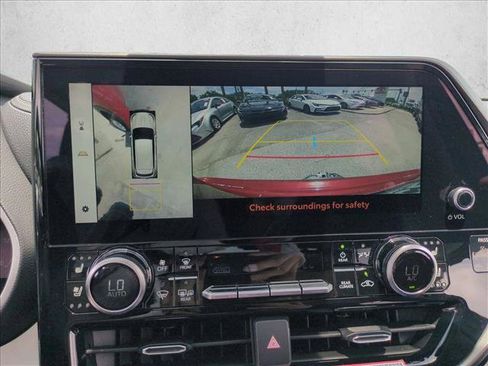 Certified 2025 Toyota Highlander Limited AWD/4WD image 13