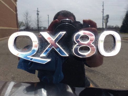 Used 2017 INFINITI QX80 Base AWD 4dr SUV w/ Deluxe Technology Package image 19