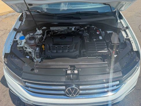 Used 2022 Volkswagen Tiguan SE FWD image 22