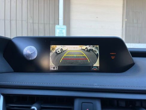 Used 2020 Lexus UX 200 image 25