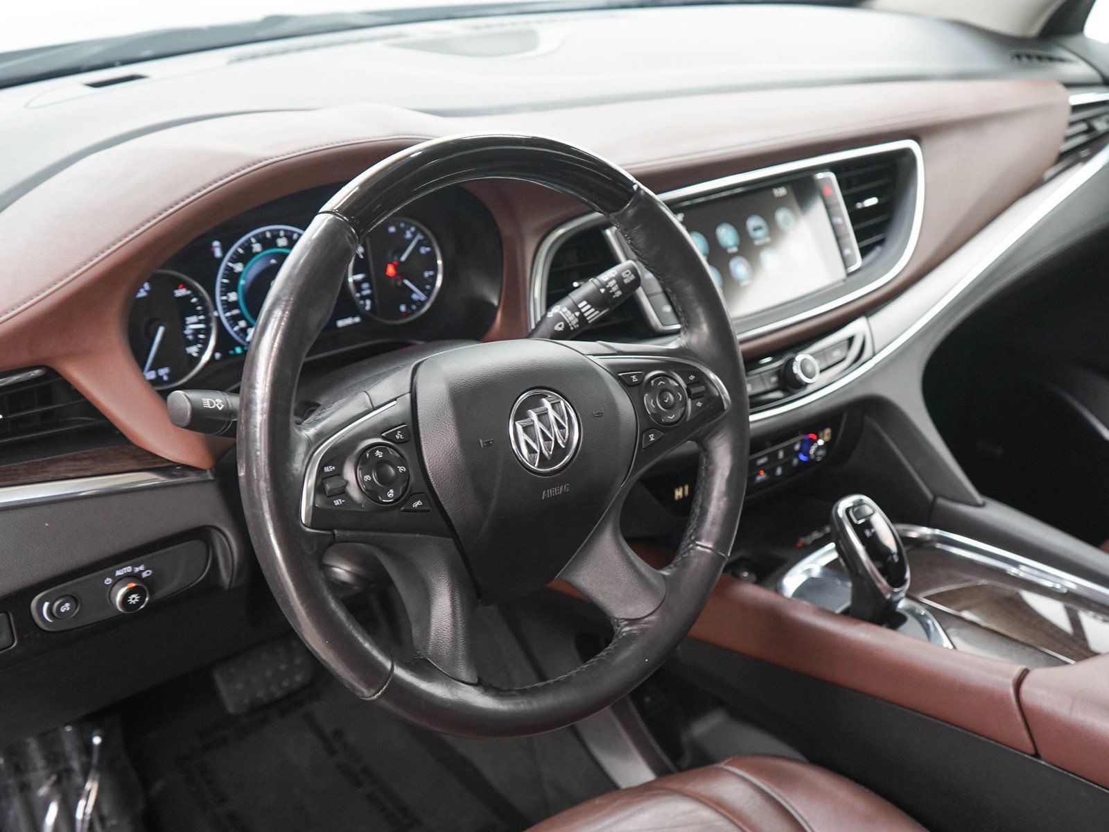 Used 2018 Buick Enclave Avenir w/ Avenir Technology Package AWD/4WD image 21
