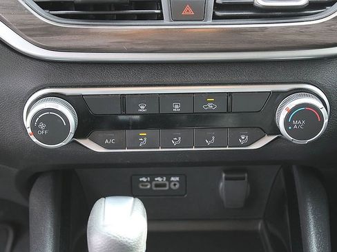 Used 2024 Nissan Altima 2.5 SV image 18