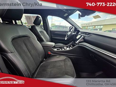 Used 2025 Jeep Grand Cherokee L Altitude image 32