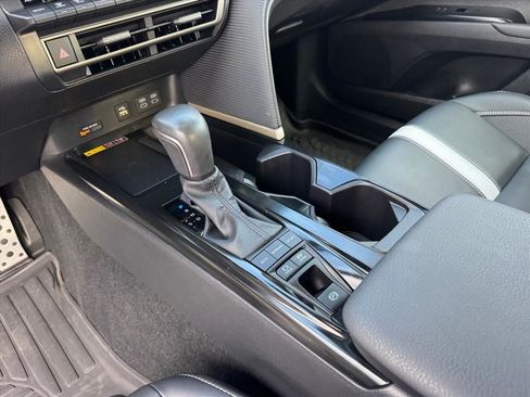 Used 2025 Toyota Camry SE w/ Convenience Package FWD image 26