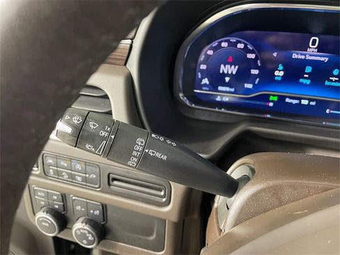 Used 2022 Chevrolet Tahoe Z71 w/ Luxury Package image 11